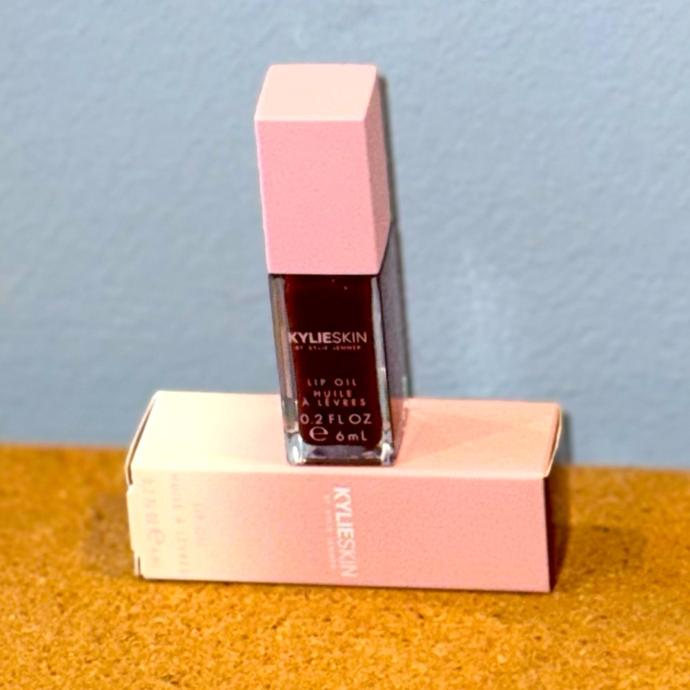 KYLIESKIN Lip Oil - HAZELNUT CRÈME